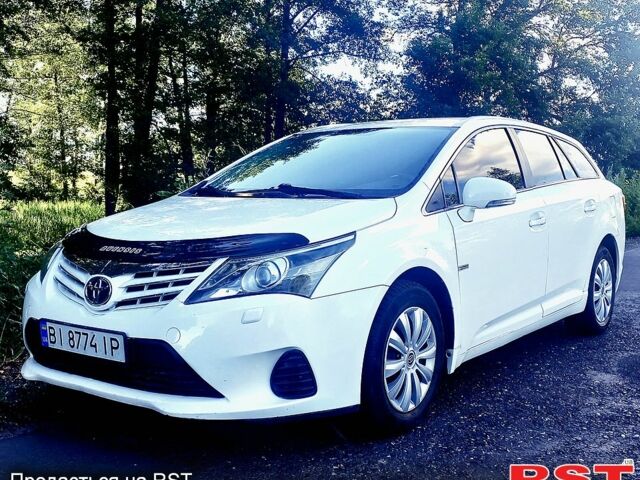 Белый Тойота Авенсис, объемом двигателя 2 л и пробегом 275 тыс. км за 8999 $, фото 1 на Automoto.ua
