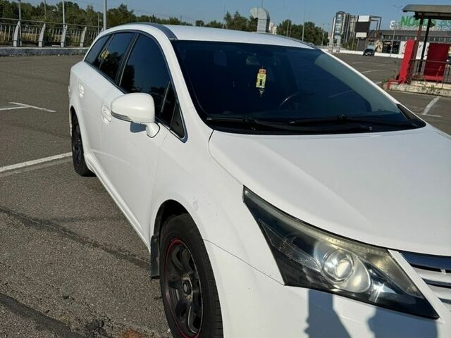 Білий Тойота Авенсіс, об'ємом двигуна 1.8 л та пробігом 259 тис. км за 9500 $, фото 1 на Automoto.ua