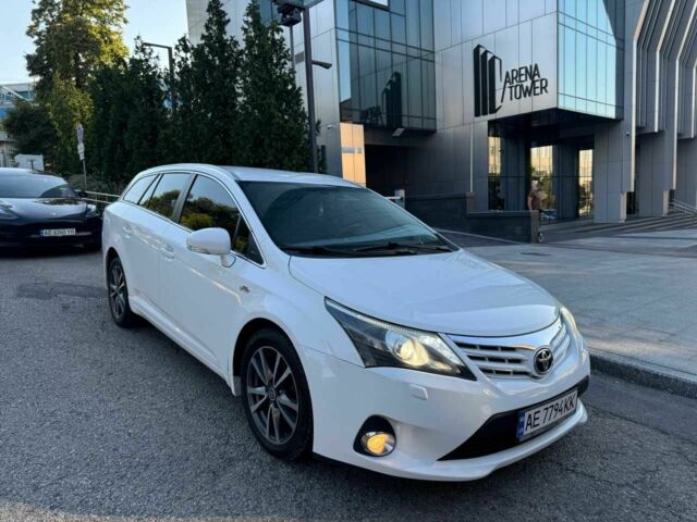 Белый Тойота Авенсис, объемом двигателя 2.2 л и пробегом 238 тыс. км за 7712 $, фото 1 на Automoto.ua