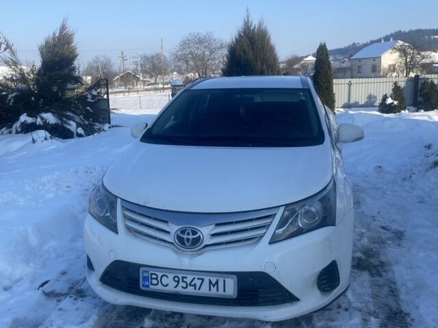 Белый Тойота Авенсис, объемом двигателя 2 л и пробегом 285 тыс. км за 10300 $, фото 1 на Automoto.ua