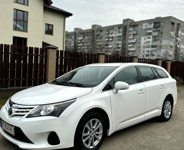 Белый Тойота Авенсис, объемом двигателя 2 л и пробегом 269 тыс. км за 9400 $, фото 1 на Automoto.ua