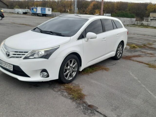 Белый Тойота Авенсис, объемом двигателя 2 л и пробегом 226 тыс. км за 9600 $, фото 1 на Automoto.ua