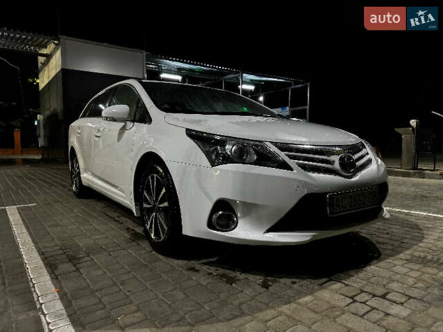 Белый Тойота Авенсис, объемом двигателя 2 л и пробегом 266 тыс. км за 10200 $, фото 1 на Automoto.ua