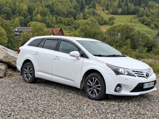Белый Тойота Авенсис, объемом двигателя 2 л и пробегом 220 тыс. км за 7998 $, фото 1 на Automoto.ua