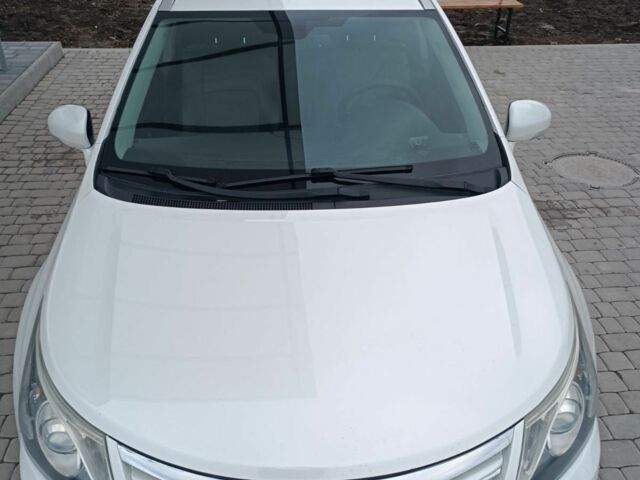 Белый Тойота Авенсис, объемом двигателя 1.8 л и пробегом 246 тыс. км за 8100 $, фото 1 на Automoto.ua