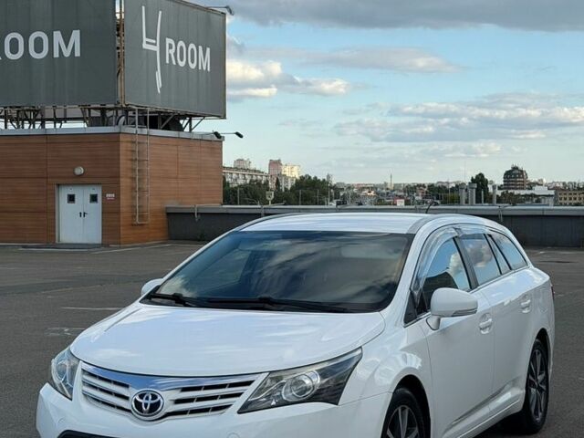 Білий Тойота Авенсіс, об'ємом двигуна 2.2 л та пробігом 264 тис. км за 9900 $, фото 1 на Automoto.ua
