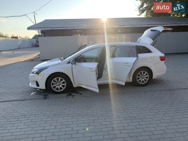 Белый Тойота Авенсис, объемом двигателя 2.01 л и пробегом 194 тыс. км за 11100 $, фото 1 на Automoto.ua