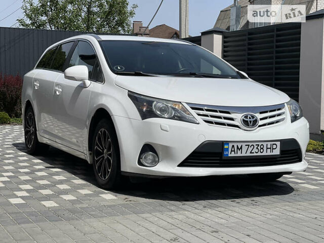Белый Тойота Авенсис, объемом двигателя 2 л и пробегом 256 тыс. км за 10700 $, фото 1 на Automoto.ua
