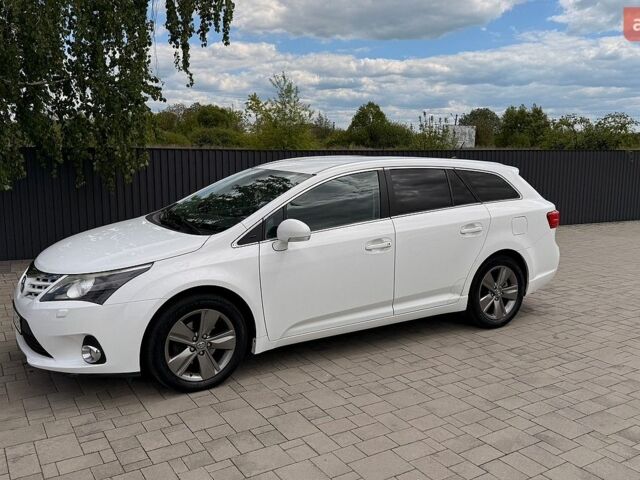 Белый Тойота Авенсис, объемом двигателя 2 л и пробегом 253 тыс. км за 12000 $, фото 1 на Automoto.ua