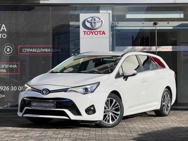 Белый Тойота Авенсис, объемом двигателя 2 л и пробегом 194 тыс. км за 12435 $, фото 1 на Automoto.ua