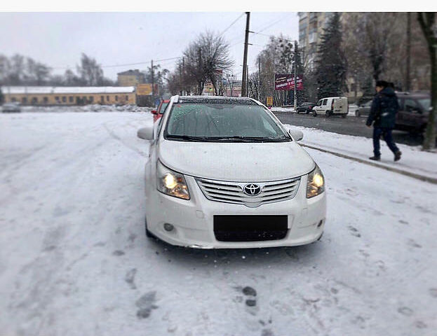 Белый Тойота Авенсис, объемом двигателя 2.2 л и пробегом 200 тыс. км за 10200 $, фото 1 на Automoto.ua