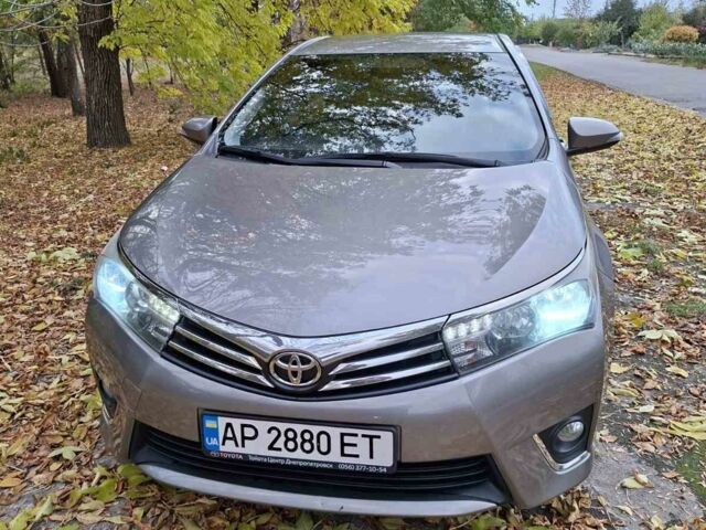 Бежевый Тойота Авенсис, объемом двигателя 1.3 л и пробегом 213 тыс. км за 11000 $, фото 1 на Automoto.ua