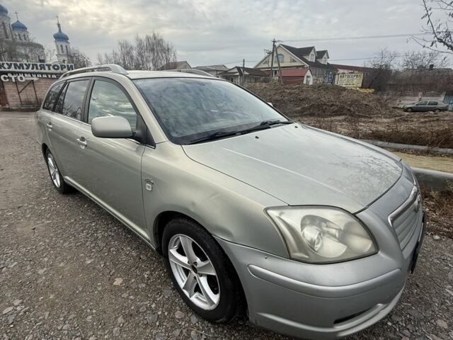 Бежевий Тойота Авенсіс, об'ємом двигуна 2 л та пробігом 200 тис. км за 2850 $, фото 1 на Automoto.ua