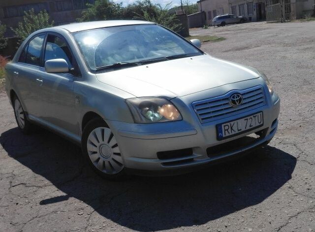 Бежевый Тойота Авенсис, объемом двигателя 2 л и пробегом 350 тыс. км за 2150 $, фото 1 на Automoto.ua