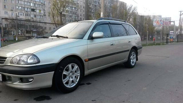 Бежевый Тойота Авенсис, объемом двигателя 2 л и пробегом 288 тыс. км за 5500 $, фото 1 на Automoto.ua