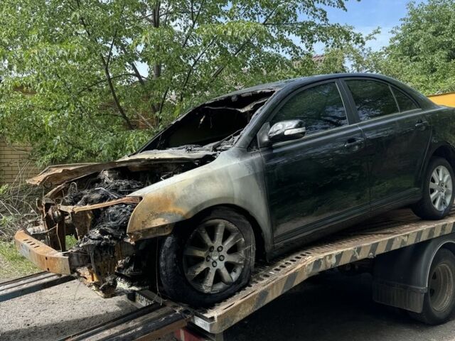 Черный Тойота Авенсис, объемом двигателя 1.8 л и пробегом 200 тыс. км за 1200 $, фото 1 на Automoto.ua