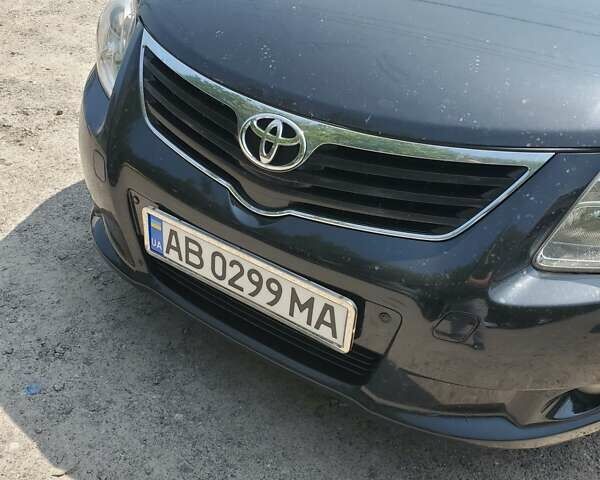 Черный Тойота Авенсис, объемом двигателя 1.8 л и пробегом 230 тыс. км за 9000 $, фото 1 на Automoto.ua