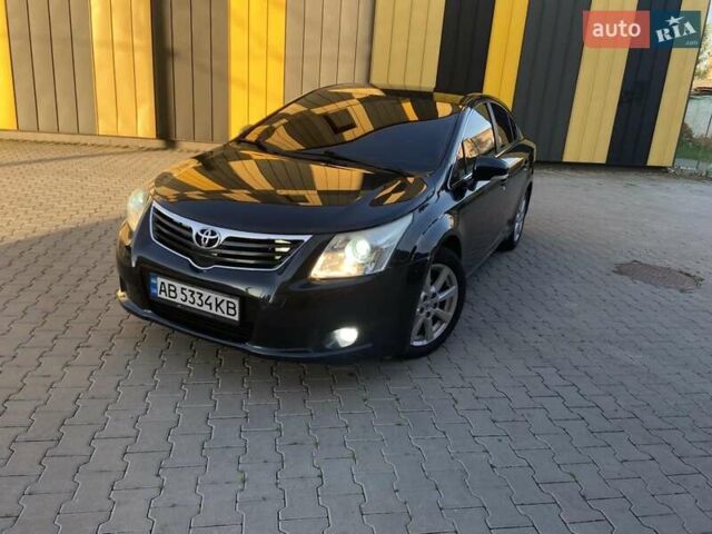 Черный Тойота Авенсис, объемом двигателя 2 л и пробегом 218 тыс. км за 9600 $, фото 1 на Automoto.ua