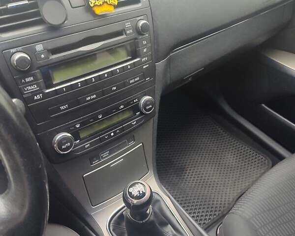 Чорний Тойота Авенсіс, об'ємом двигуна 2 л та пробігом 353 тис. км за 7600 $, фото 1 на Automoto.ua