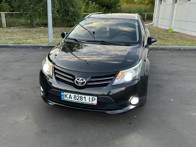 Черный Тойота Авенсис, объемом двигателя 2.2 л и пробегом 225 тыс. км за 9400 $, фото 1 на Automoto.ua