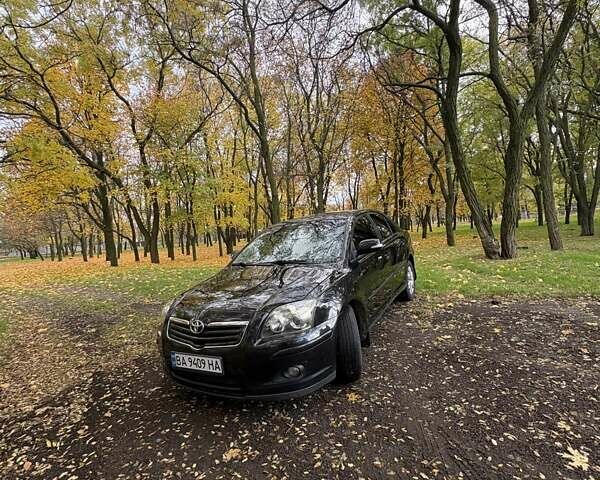 Черный Тойота Авенсис, объемом двигателя 2 л и пробегом 235 тыс. км за 6000 $, фото 1 на Automoto.ua