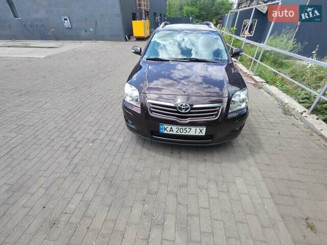 Фиолетовый Тойота Авенсис, объемом двигателя 2 л и пробегом 270 тыс. км за 7500 $, фото 1 на Automoto.ua