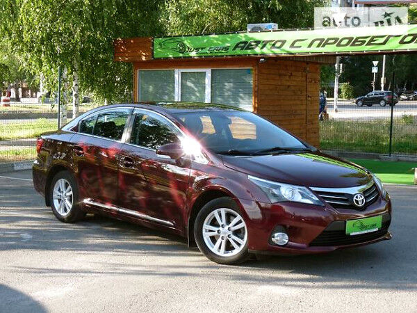 Гранатовый Тойота Авенсис, объемом двигателя 1.8 л и пробегом 79 тыс. км за 15800 $, фото 1 на Automoto.ua