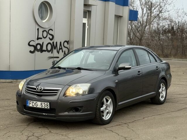 Коричневый Тойота Авенсис, объемом двигателя 2 л и пробегом 200 тыс. км за 3300 $, фото 1 на Automoto.ua