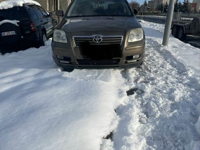 Коричневый Тойота Авенсис, объемом двигателя 2 л и пробегом 300 тыс. км за 1850 $, фото 1 на Automoto.ua