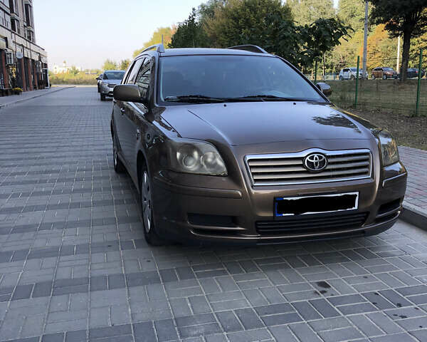 Коричневый Тойота Авенсис, объемом двигателя 2 л и пробегом 320 тыс. км за 5500 $, фото 1 на Automoto.ua