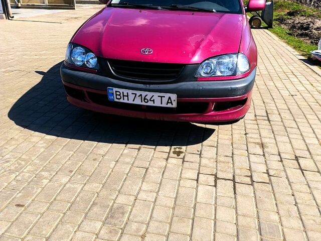 Красный Тойота Авенсис, объемом двигателя 1.8 л и пробегом 437 тыс. км за 3000 $, фото 1 на Automoto.ua