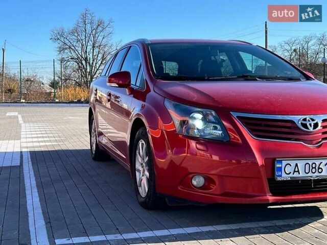 Красный Тойота Авенсис, объемом двигателя 2 л и пробегом 327 тыс. км за 8000 $, фото 1 на Automoto.ua