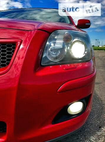 Красный Тойота Авенсис, объемом двигателя 1.8 л и пробегом 126 тыс. км за 10300 $, фото 1 на Automoto.ua
