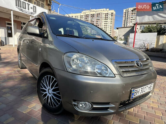 Жовтий Тойота Авенсіс, об'ємом двигуна 2 л та пробігом 305 тис. км за 6300 $, фото 1 на Automoto.ua