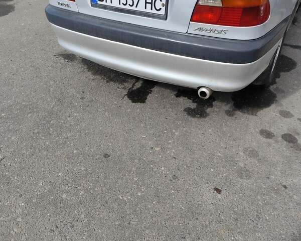 Серый Тойота Авенсис, объемом двигателя 1.76 л и пробегом 350 тыс. км за 3499 $, фото 1 на Automoto.ua