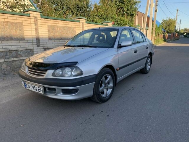 Серый Тойота Авенсис, объемом двигателя 1.8 л и пробегом 217 тыс. км за 3800 $, фото 1 на Automoto.ua