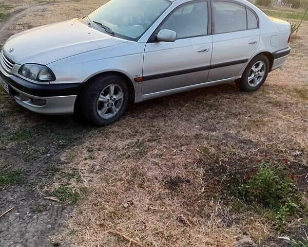 Серый Тойота Авенсис, объемом двигателя 1.76 л и пробегом 432 тыс. км за 3000 $, фото 1 на Automoto.ua