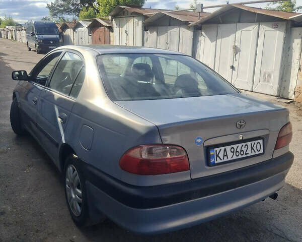 Серый Тойота Авенсис, объемом двигателя 1.8 л и пробегом 190 тыс. км за 4100 $, фото 1 на Automoto.ua