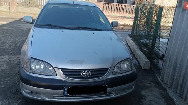Серый Тойота Авенсис, объемом двигателя 1.8 л и пробегом 263 тыс. км за 2500 $, фото 1 на Automoto.ua