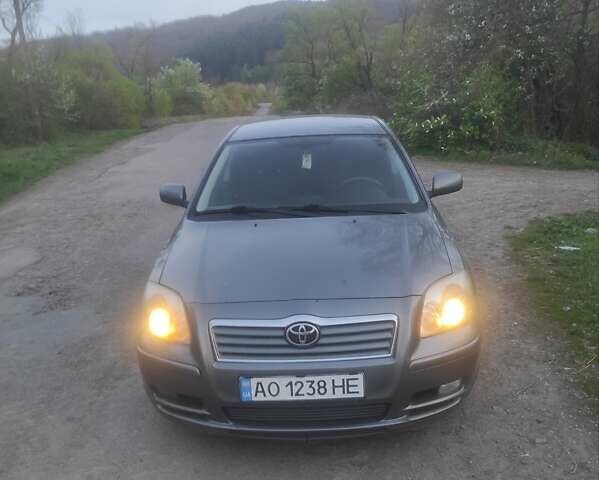 Серый Тойота Авенсис, объемом двигателя 2 л и пробегом 271 тыс. км за 4850 $, фото 1 на Automoto.ua