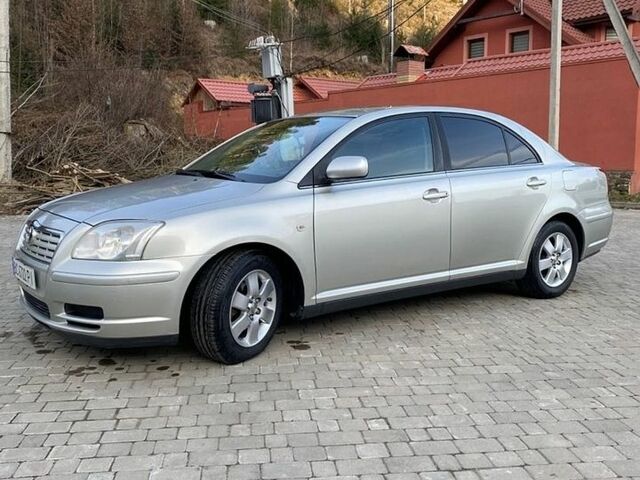 Серый Тойота Авенсис, объемом двигателя 1.6 л и пробегом 306 тыс. км за 4000 $, фото 1 на Automoto.ua