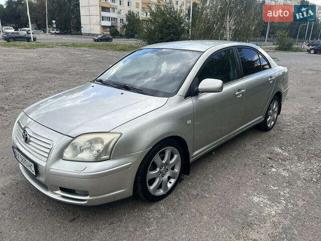 Серый Тойота Авенсис, объемом двигателя 2 л и пробегом 300 тыс. км за 4900 $, фото 1 на Automoto.ua