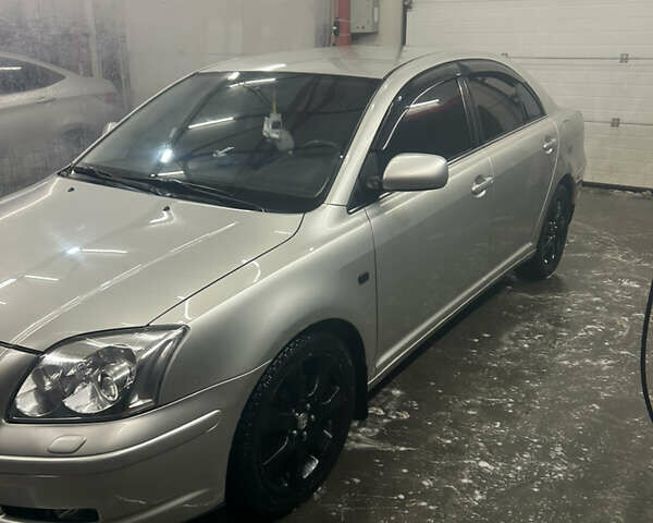 Серый Тойота Авенсис, объемом двигателя 2 л и пробегом 158 тыс. км за 5600 $, фото 1 на Automoto.ua
