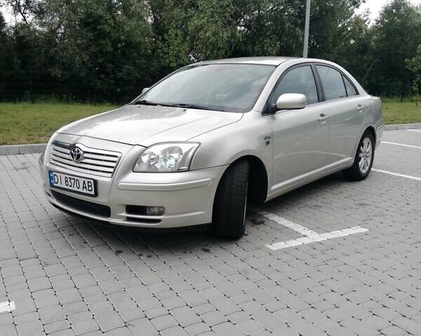 Серый Тойота Авенсис, объемом двигателя 2 л и пробегом 283 тыс. км за 4100 $, фото 1 на Automoto.ua