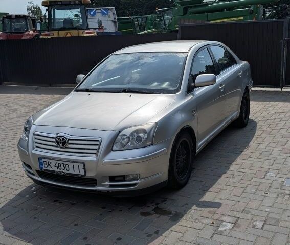 Серый Тойота Авенсис, объемом двигателя 2 л и пробегом 230 тыс. км за 3850 $, фото 1 на Automoto.ua