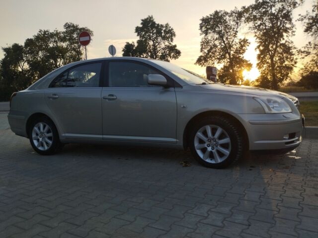 Серый Тойота Авенсис, объемом двигателя 2 л и пробегом 340 тыс. км за 5600 $, фото 1 на Automoto.ua