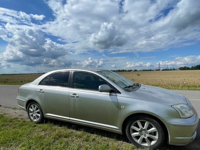 Серый Тойота Авенсис, объемом двигателя 1.79 л и пробегом 400 тыс. км за 3850 $, фото 1 на Automoto.ua
