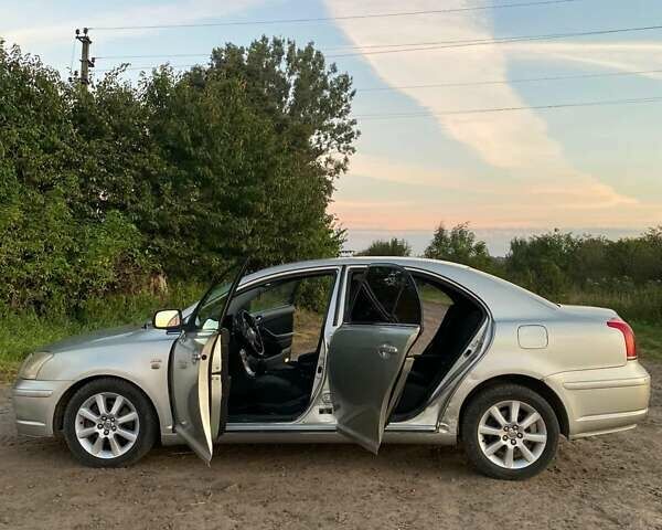 Сірий Тойота Авенсіс, об'ємом двигуна 2 л та пробігом 500 тис. км за 3500 $, фото 1 на Automoto.ua