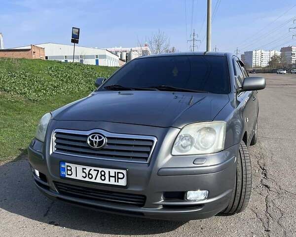 Серый Тойота Авенсис, объемом двигателя 2 л и пробегом 257 тыс. км за 6500 $, фото 1 на Automoto.ua