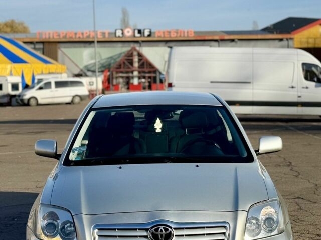 Серый Тойота Авенсис, объемом двигателя 2 л и пробегом 207 тыс. км за 3000 $, фото 1 на Automoto.ua